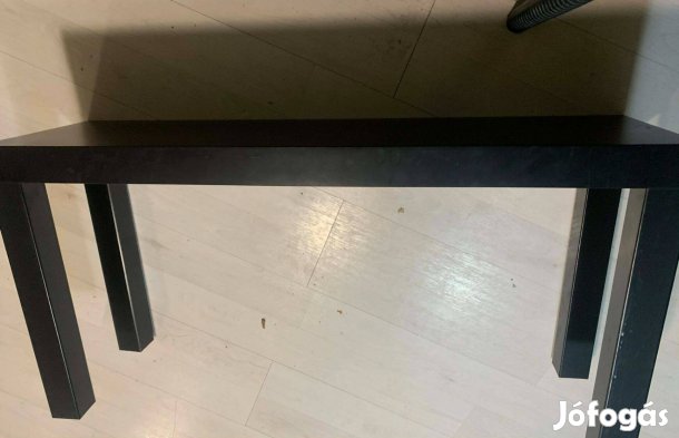 Eladó egy használt IKEA dohányzó asztal