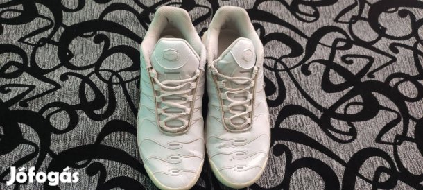 Eladó egy használt Nike cipő