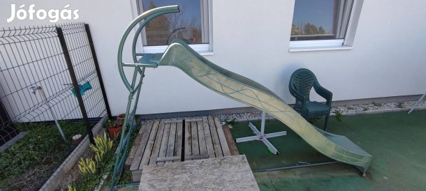 Eladó egy használt gyerek csúszda 