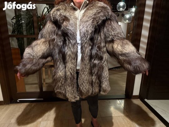 Eladó egy igényesen elkészített alig használt gyönyörű ezüstróka bunda