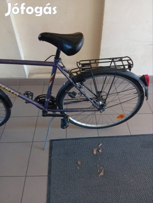 Eladó egy jó állapotban lévő kerékpár a helyszínen kipróbálható. i