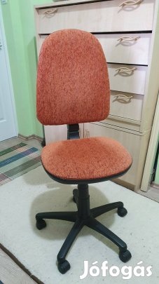 Eladó egy jó állapotú forgószék
