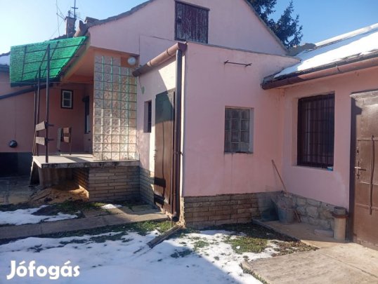 Eladó egy jó karbantartott családi ház Szabolcsfaluban