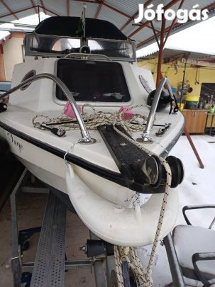 Eladó egy kiskabinos horgász és túrázni hajó!