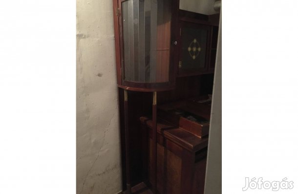 Eladó egy közel 100 éves fa tálaló szekrény