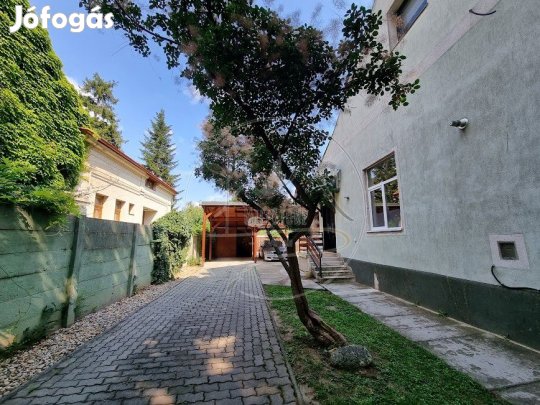 Eladó egy különleges ingatlan, különleges helyen Gyula szívében.