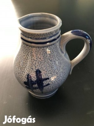 Eladó egy majolika kis bokály
