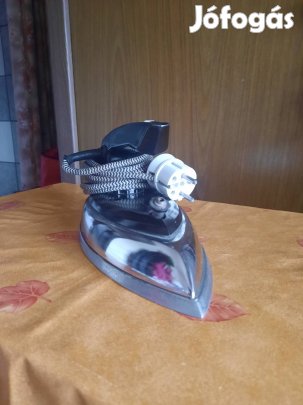 Eladó egy megkímélt NDK vasaló!