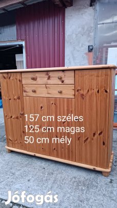Eladó egy nagyméretű tömör borovi fenyő komód