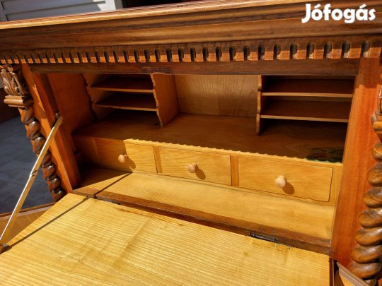 Eladó egy nagyon impozáns, régi komód , Szekreter kemény fából Bútor