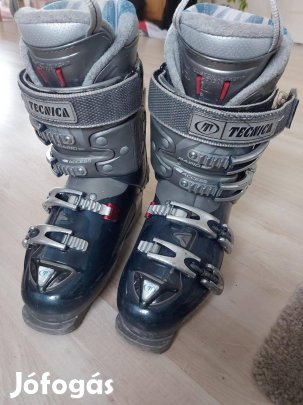 Eladó egy nagyon kényelmes technika XR sícipő 39-40