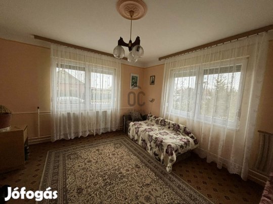 Eladó egy napfényes kétszobás családi ház Mezősas főutcájában!