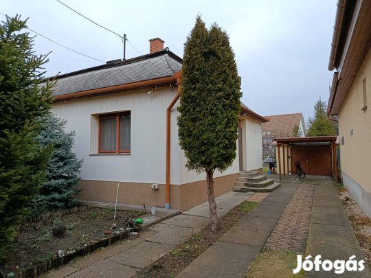 Eladó egy összkonfortos családi ház