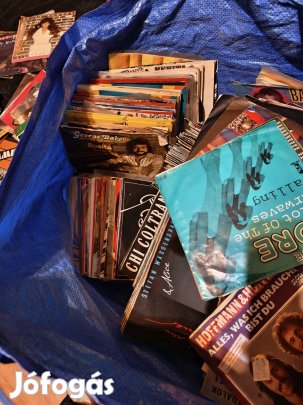 Eladó egy pár darab kis bakelit lemez 