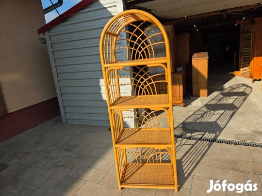 Eladó egy polcos rattan, bambusz Polc. Bútor jó állapotú. Méretek: 5