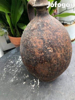 Eladó egy több mint száz éves kancsó