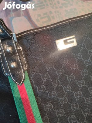 Eladó egy új, hibátlan állapotú Gucci fekete monogramos válltáska.
