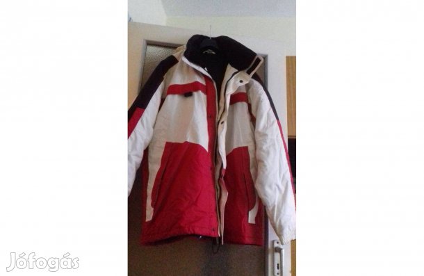 Eladó egy vastag, bélelt, L-es férfi télikabát