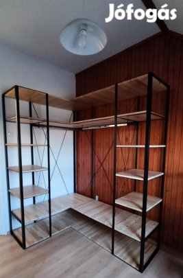 Eladó egyedi, fa sarokszekrény