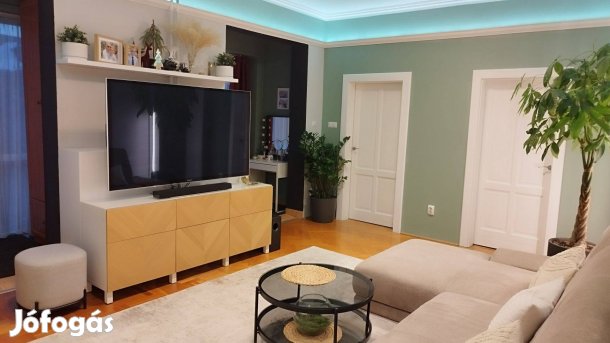 Eladó egyedi lakás Dunaújvárosban