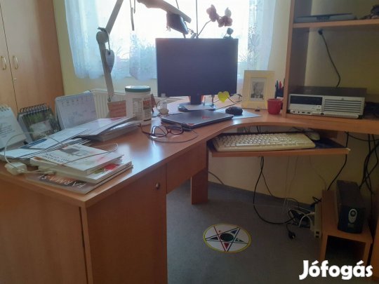 Eladó egyedi tervezésű íróasztal