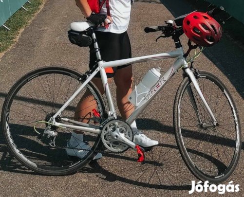 Eladó egyenes kormányos Trek alu-karbon női országúti/fitness kerékpár
