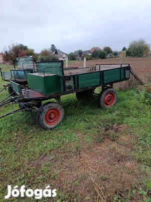 Eladó egyes lovaskocsi akciósan. 