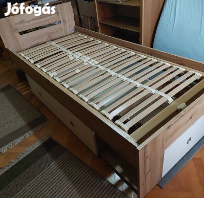 Eladó egyszemélyes ágy