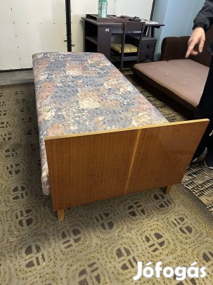 Eladó egyszemélyes ágy, matraccal