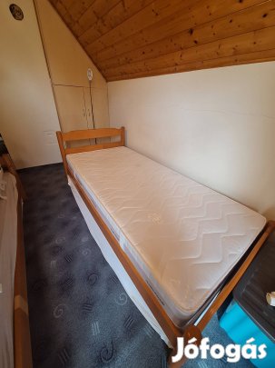 Eladó egyszemélyes ágy matraccal