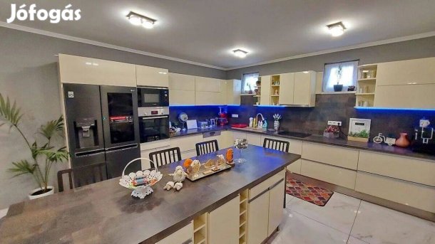 Eladó egyszintes családi ház Kiskunlacháza frekventált, mégis csend