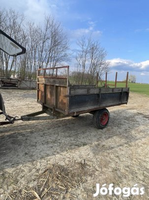 Eladó egytengelyes pótkocsi