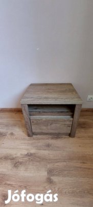 Eladó éjjeliszekrény