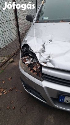 Eladó elején törött opel 2005 Astra station wagon essentia 77 kw 15