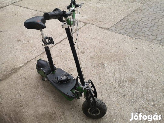 Eladó elektromos roller, töltővel