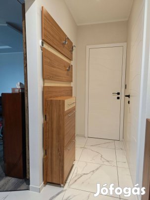 Eladó előszoba fal