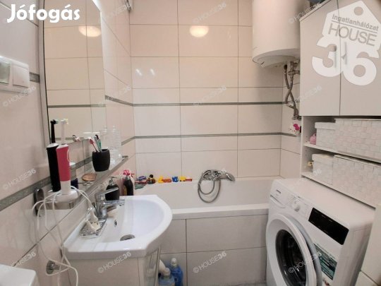 Eladó első emeleti felújított lakás!