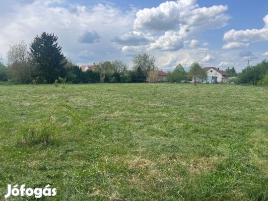 Eladó építési telek Jákon