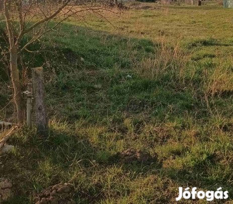 Eladó építési telek Söréden