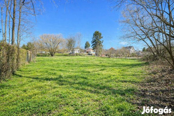 Eladó építési telek Szápáron