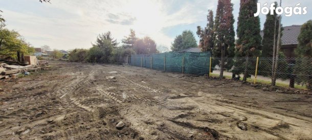 Eladó építési telek Szirmabesenyőben!