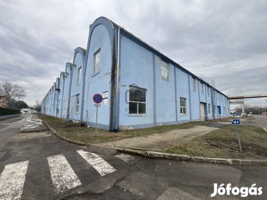 Eladó épületrész Szigetszentmiklóson az ÁTi Szigeti ipari parkban.
