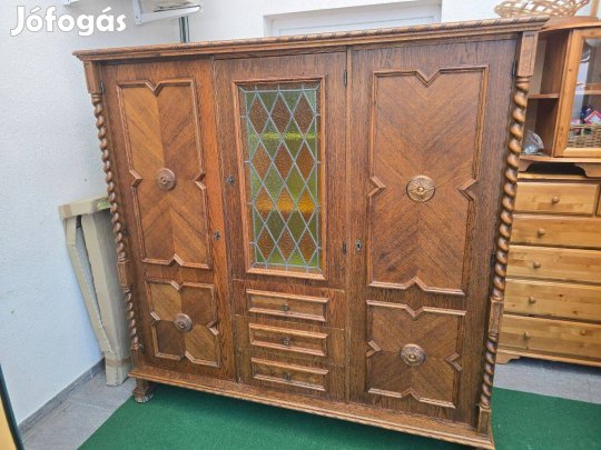 Eladó eredeti koloniál szekrény