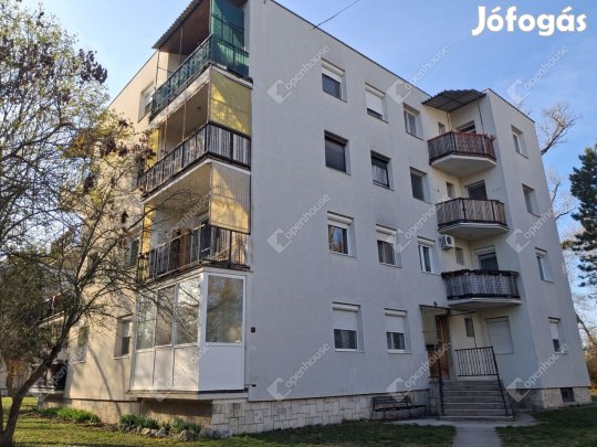 Eladó erkélyes lakás Almásfüzitő felsőn, zöldövezeti környezetben