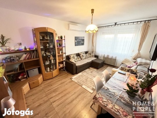 Eladó erkélyes lakás Szeged-Makkosházán!