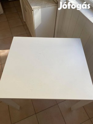 Eladó étkezőasztal 70x80 becsukva . Kinyitva120x70