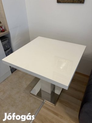 Eladó étkezőasztal