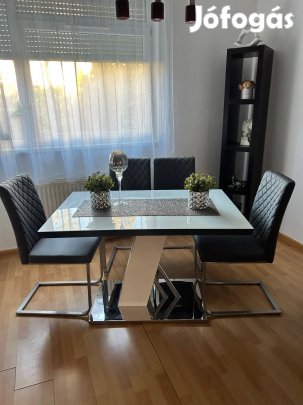 Eladó étkezőasztal székekkel