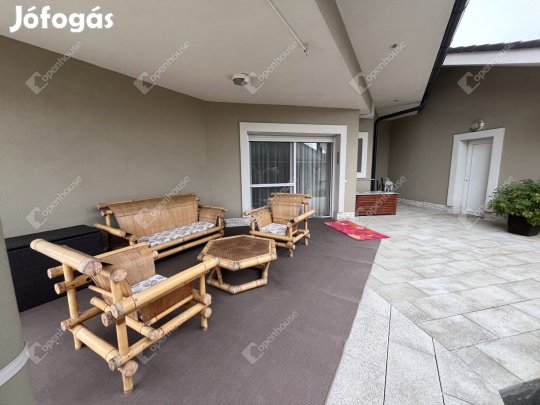 Eladó exkluzív családi ház.