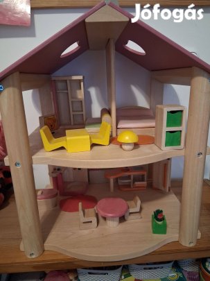 Eladó fa babaház
